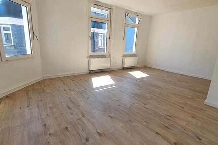 Preiswerte, bezugsfertige 5 Zi. Wohnung 107 qm, 2 OG