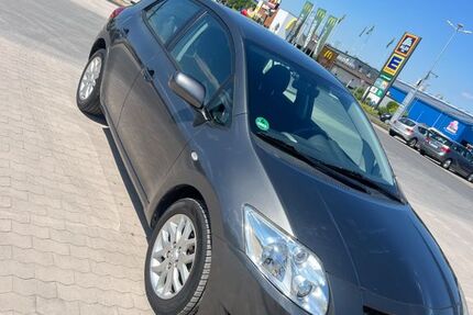 Toyota Auris 142.500 km 4.150 € Düsseldorf 40599