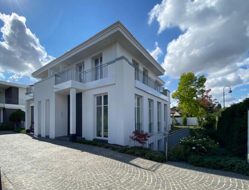 HAUS WITTLAER - KAMIN - OFFENE EINBAUKÜCHE - PARKETT - GARTEN - HOHE DECKEN - FEINPUTZ zimmer