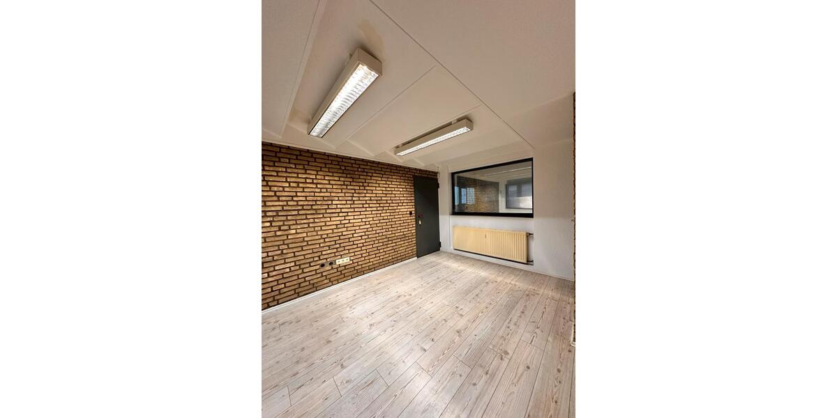 Zwei Gewerbehallen (ehem. Kfz-Werkstatt) in Dorsten-Wulfen zimmer