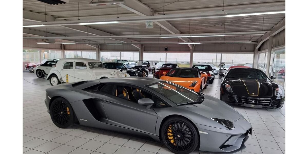 Lamborghini Aventador 15.894 km 349.500 &euro; Wesel 46485