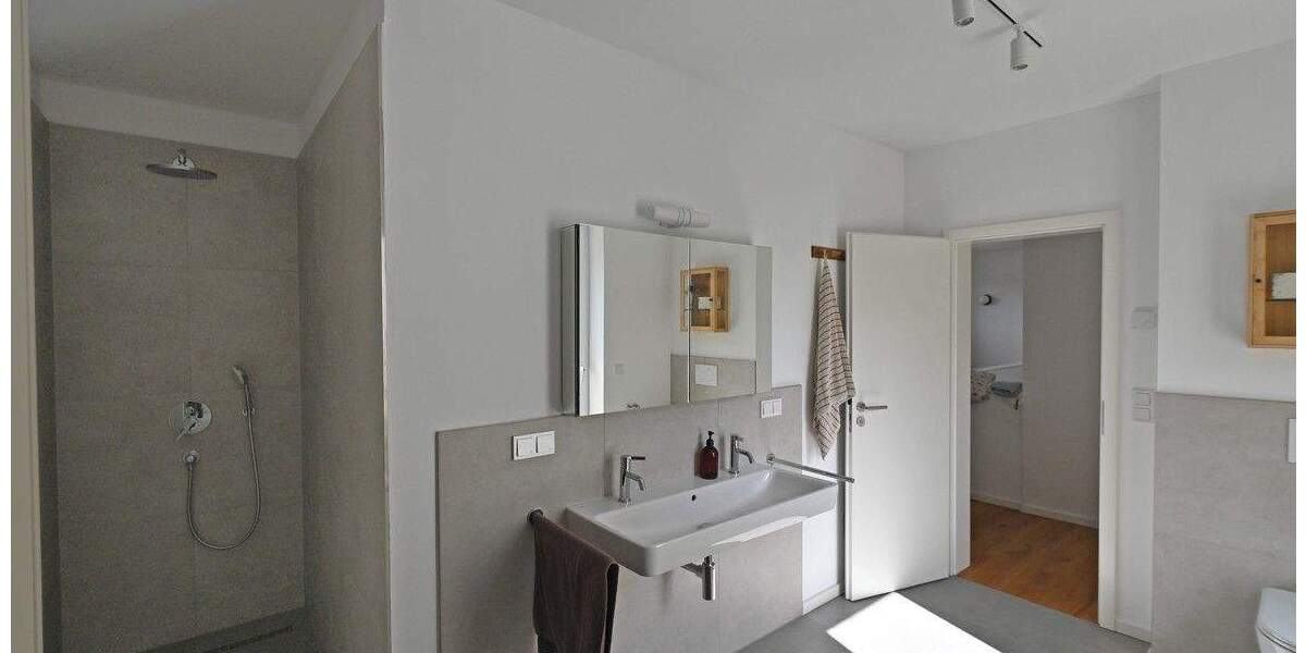 Einfamilienhaus Essen Bredeney - 1 Zimmer, 330 m&sup2;, 5.500&euro; | Angebot:25663258