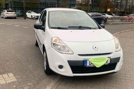 Renault Clio 127.500 km 3.499 &euro; Düsseldorf 40545