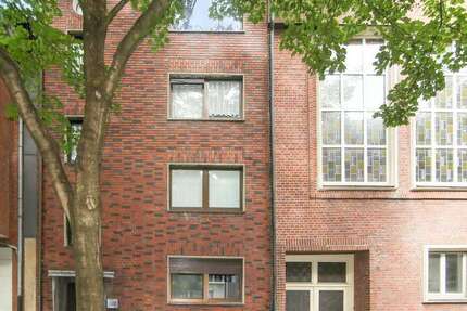 Haus zum Kaufen in Duisburg 225.000 € 210 m² 8 zimmer