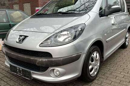 Peugeot 1007 69.900 km 1.749 &euro; Essen 45145