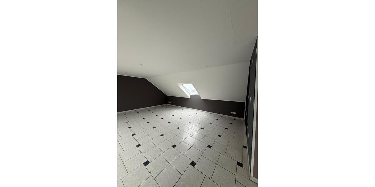 3-Zimmer-DG-Wohnung ca. 100 qm mit Balkon in Velbert 3 zimmer