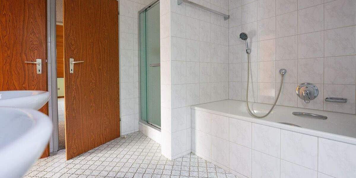 Krefeld Dyk-Lage: Großzügiges Einfamilienhaus mit Doppelgarage in gefragter, ruhiger Lage! 7 zimmer