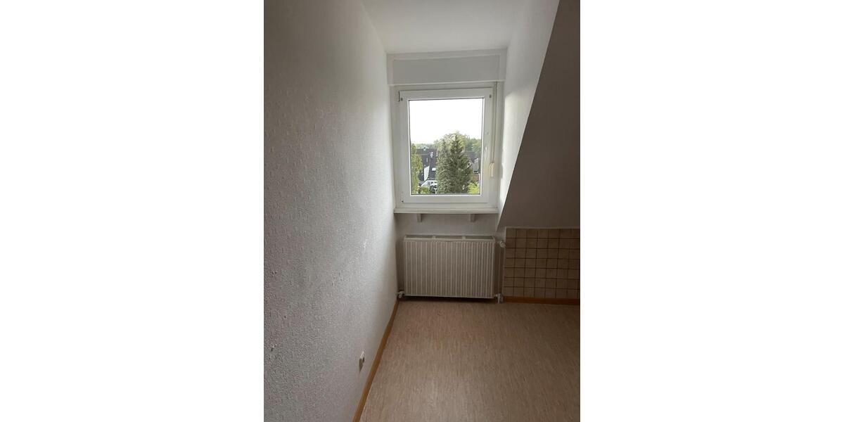Dachgeschoßwohnung Oberhausen Rothebusch - 3 Zimmer, 92 m&sup2;, 900&euro; | Angebot:26256389