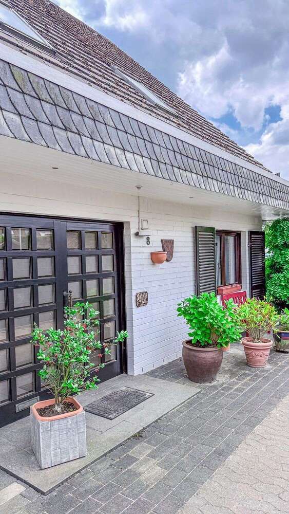 Haus zum Kaufen in Krefeld-Traar 520.000 € 165 m²