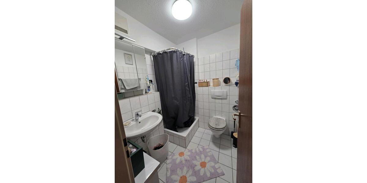 Klein Dachgeschosswohnung in der 4.Etage 2.5 zimmer