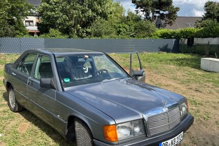 Mercedes-Benz 190 110.000 km 3.099 &euro; Oberhausen 46045