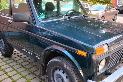 Lada Niva 60.000 km 9.900 &euro; Recklinghausen 45665