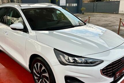 Ford Focus 19.196 km 20.490 &euro; Düsseldorf 40589