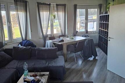 Haus im Haus - Sanierte 4,5 Zimmer Wohnung mit EFH Flair 4.5 zimmer