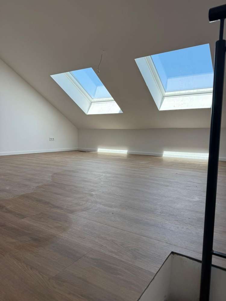 Haus zum Mieten in Alpen 1.690 € 141 m²