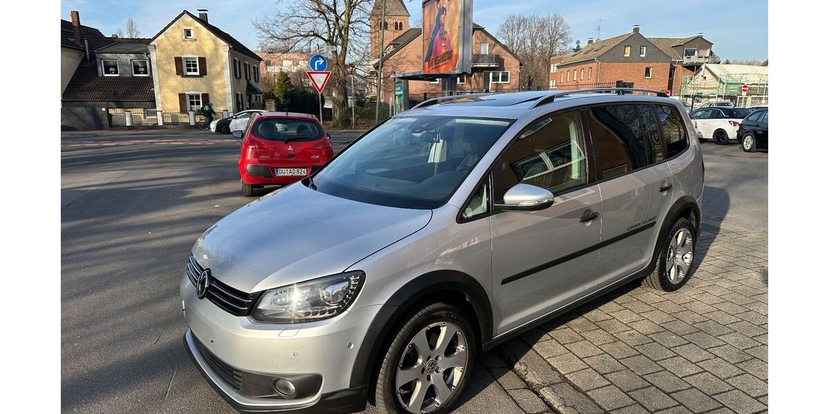 VW Touran 210.000 km 8.599 &euro; Duisburg 47226