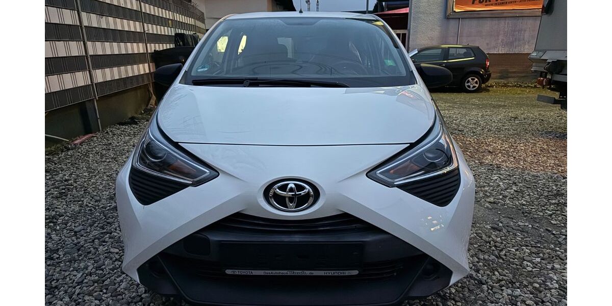 Toyota Aygo (X) 63.596 km 7.990 &euro; Essen 45143