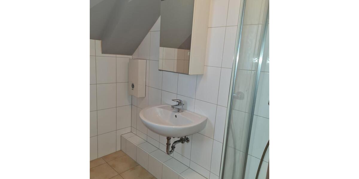 Dachgeschoßwohnung Krefeld Dießem - 2 Zimmer, 40 m&sup2;, 400&euro; | Angebot:26313871