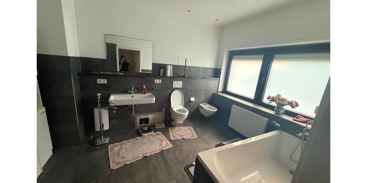 Einfamilienhaus Krefeld Benrad - 7 Zimmer, 250 m&sup2;, 400.000&euro; | Angebot:27162454
