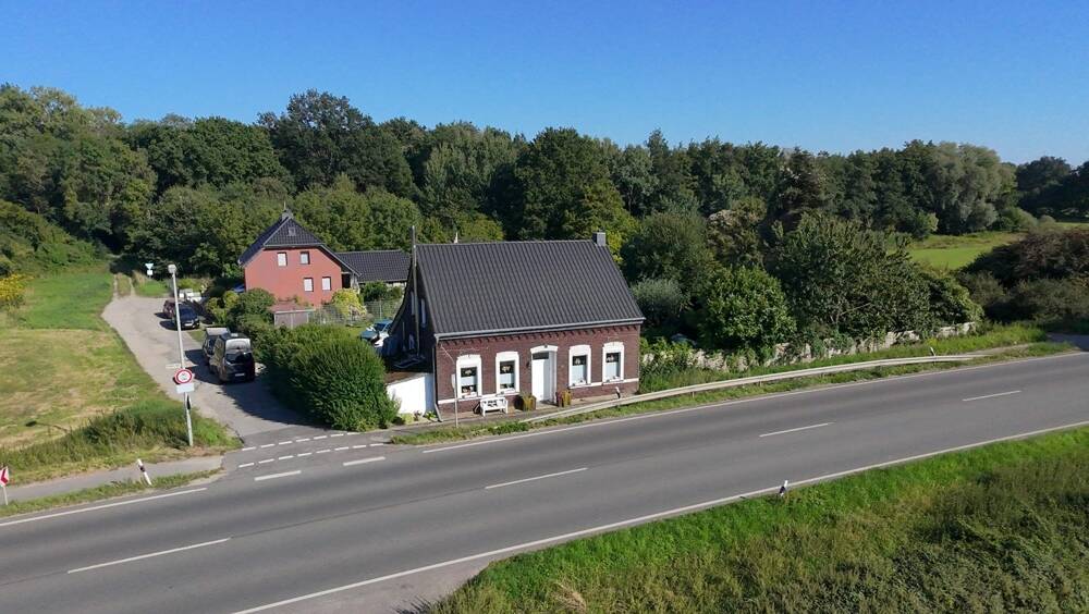 **freistehendes Einfamilienhaus im Naturschutzgebiet von Krefeld-Hüls sucht neuen Zuwachs** 5 zimmer