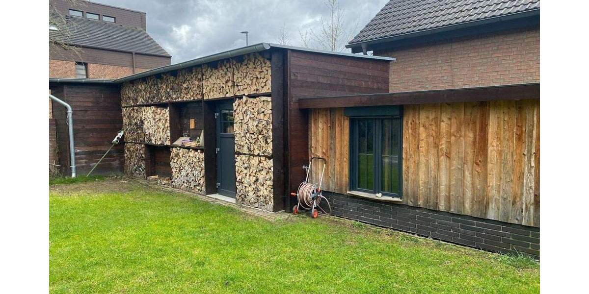 PERFEKTES INVESTMENT: MFH MIT GROßER GARAGE IN D-UNTERRATH zimmer