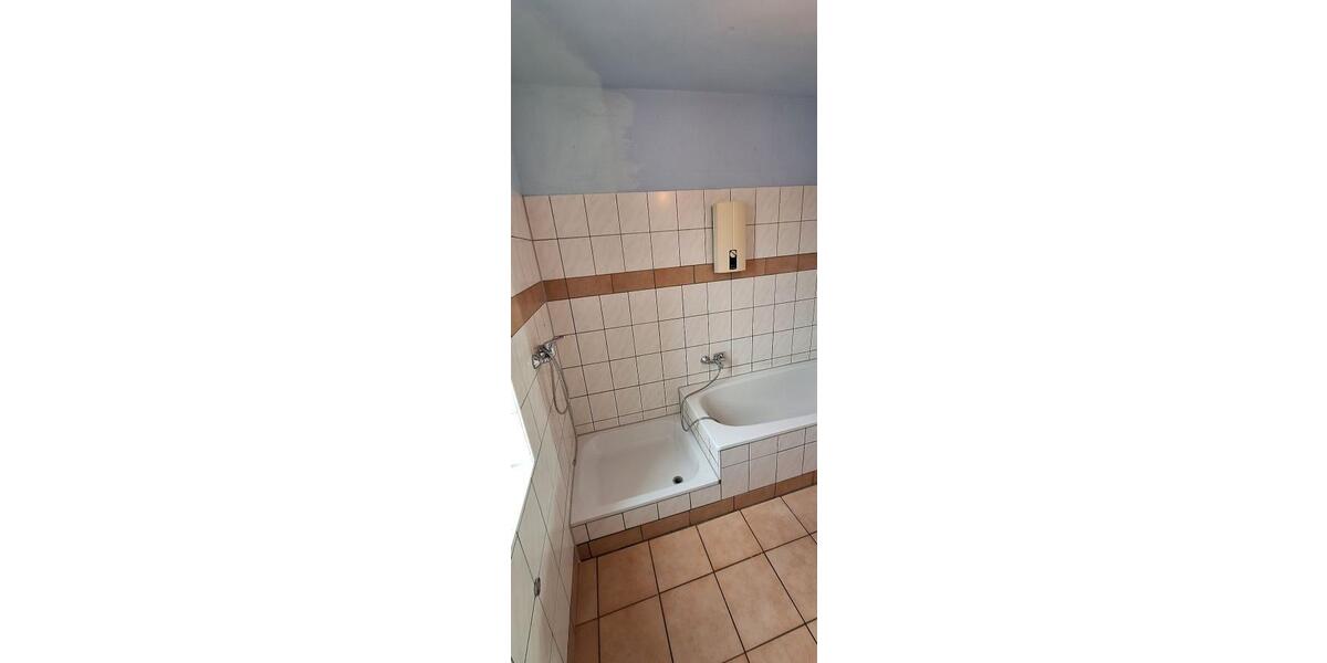 Provisionsfrei* Geräumige 4-Zi.-Wohnung m. Stellpl., Altendorfer Straße, 1.OG - Etagenwohnung Essen Altendorf | Angebot:26991510