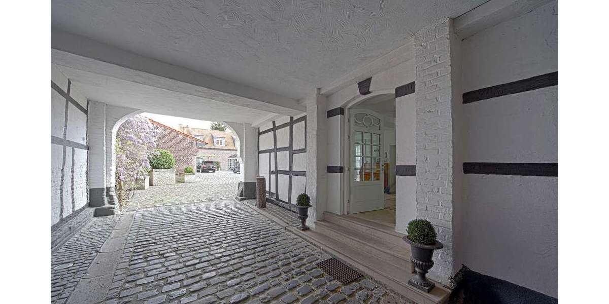 Haus zum Kaufen in Meerbusch 2.450.000 € 500 m² 10 zimmer