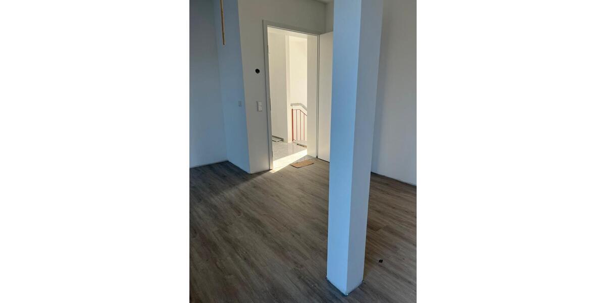 Dachgeschoßwohnung Krefeld Hüls - 2 Zimmer, 65 m&sup2;, 905&euro; | Angebot:26099129