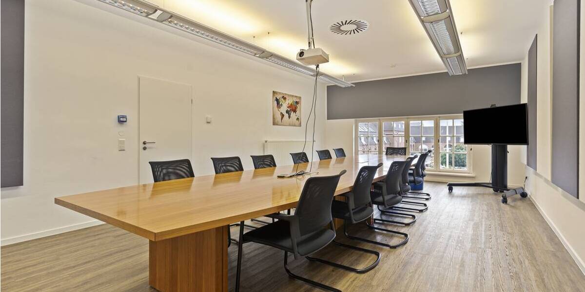 REPRÄSENTATIVE BÜROEINHEIT IM HISTORISCHEN GEBÄUDE: 357 m² ZU VERMIETEN 5 zimmer