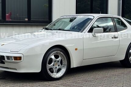 Porsche 944