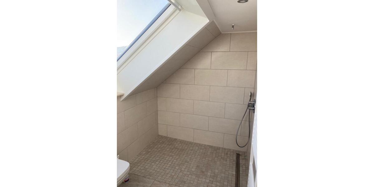 Schöne, helle und renovierte DG Wohnung in Ufhausen 3 zimmer