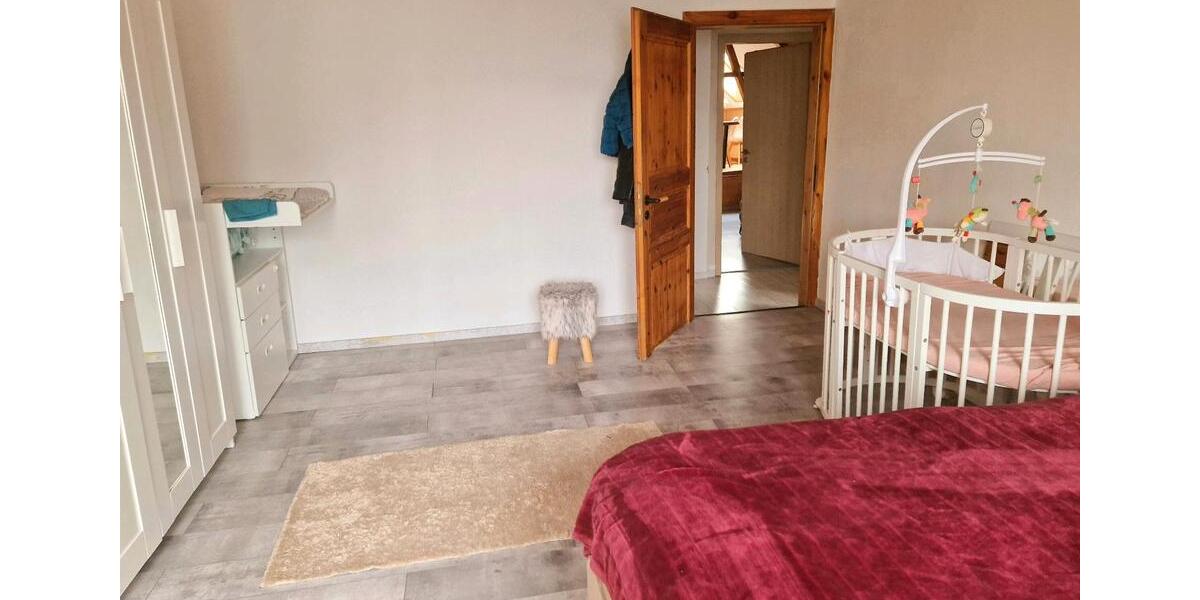 Dachgeschoßwohnung Bochum Höntrop - 3 Zimmer, 86 m&sup2;, 775&euro; | Angebot:25052508