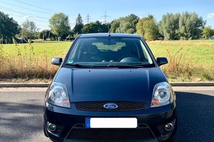 Ford Fiesta 144.670 km 5.000 &euro; Düsseldorf 40223