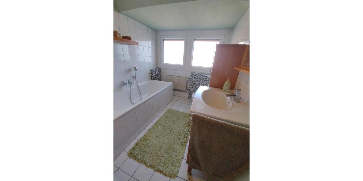 75 qm Dachgeschosswohnung, Einzelgarage und Garten in OB - Heide 3.5 zimmer