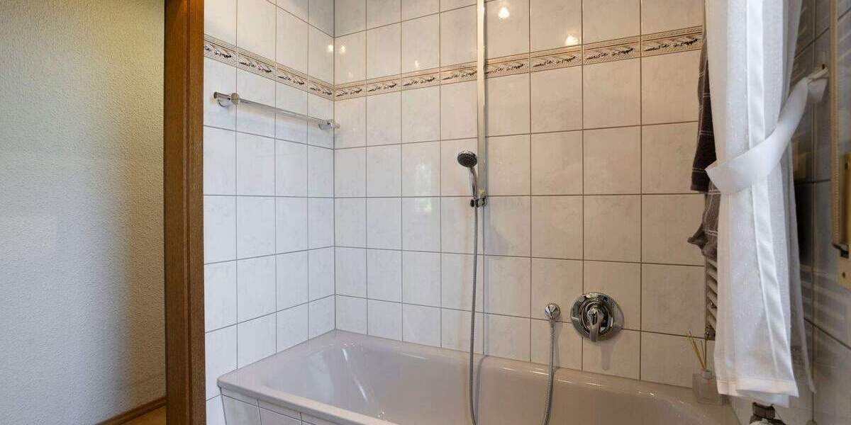 Mehrfamilienhaus, Wohnhaus Oberhausen Buschhausen - 7 Zimmer, 217 m&sup2;, 330.000&euro; | Angebot:25601939