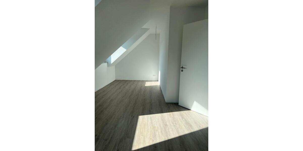 Dachgeschoßwohnung Krefeld Hüls - 2 Zimmer, 65 m&sup2;, 905&euro; | Angebot:26099129