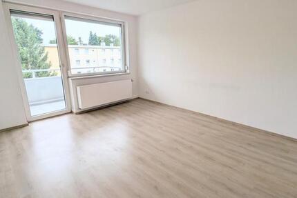 **Frisch renoviert: +Balkon +neuer Laminat +weiße Wände +neues Tageslichtbad** 3 zimmer