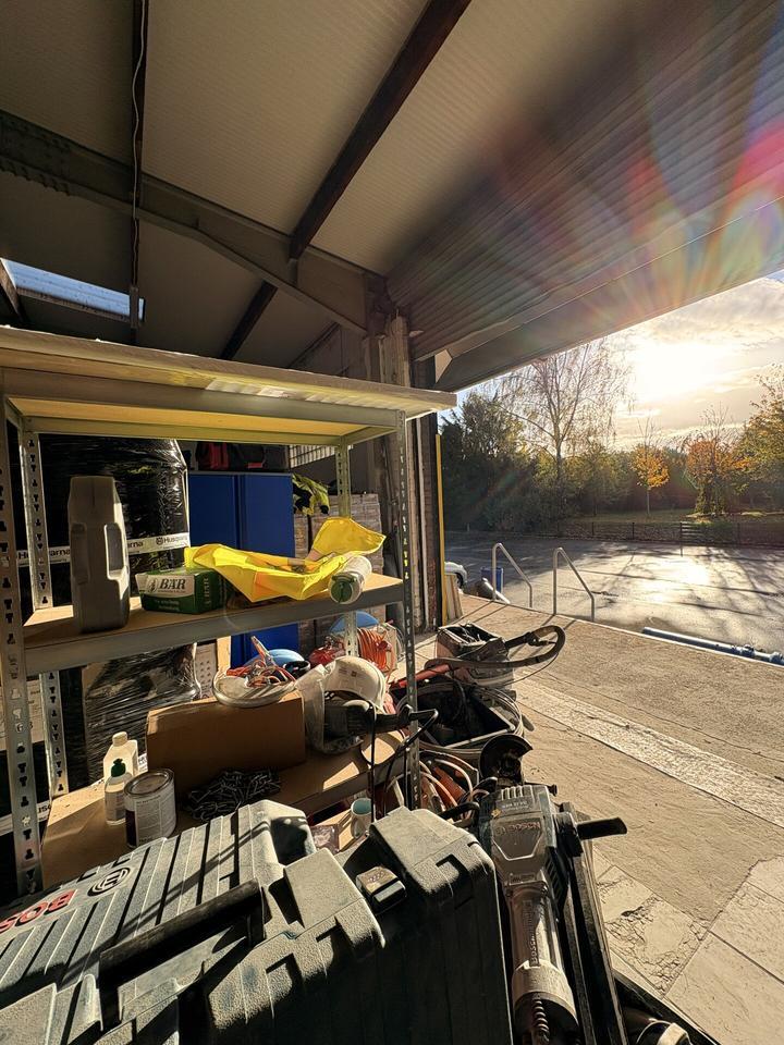 Attraktive Gewerbeimmobilie mit Büro, Ausstellung, Lagerhalle & Wohnung – flexible Nutzung möglich! zimmer