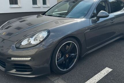 Porsche Panamera 160.000 km 33.400 &euro; Duisburg 47139