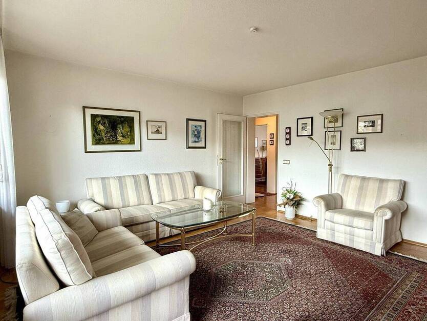 Charmante 4-Zimmer-Wohnung mit zwei Balkonen und Garage 4 zimmer