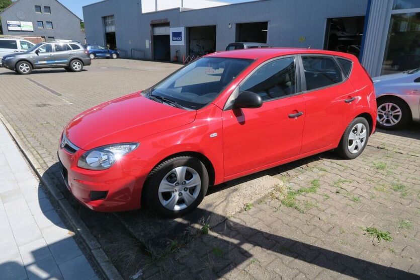 i30