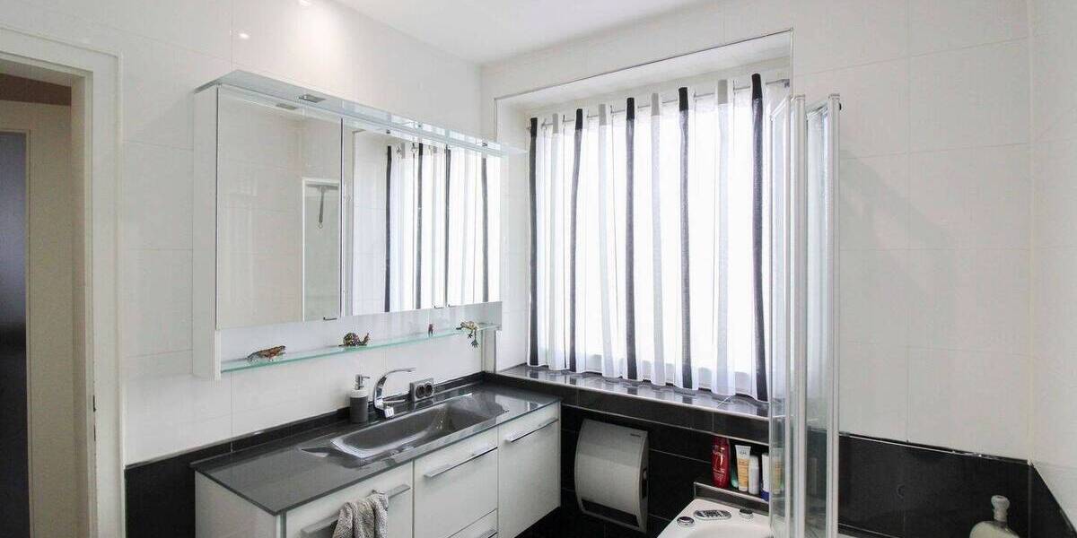 Ein Traum: Gehobene Etagenwohnung mit Balkon und Spa-Bereich 3 zimmer