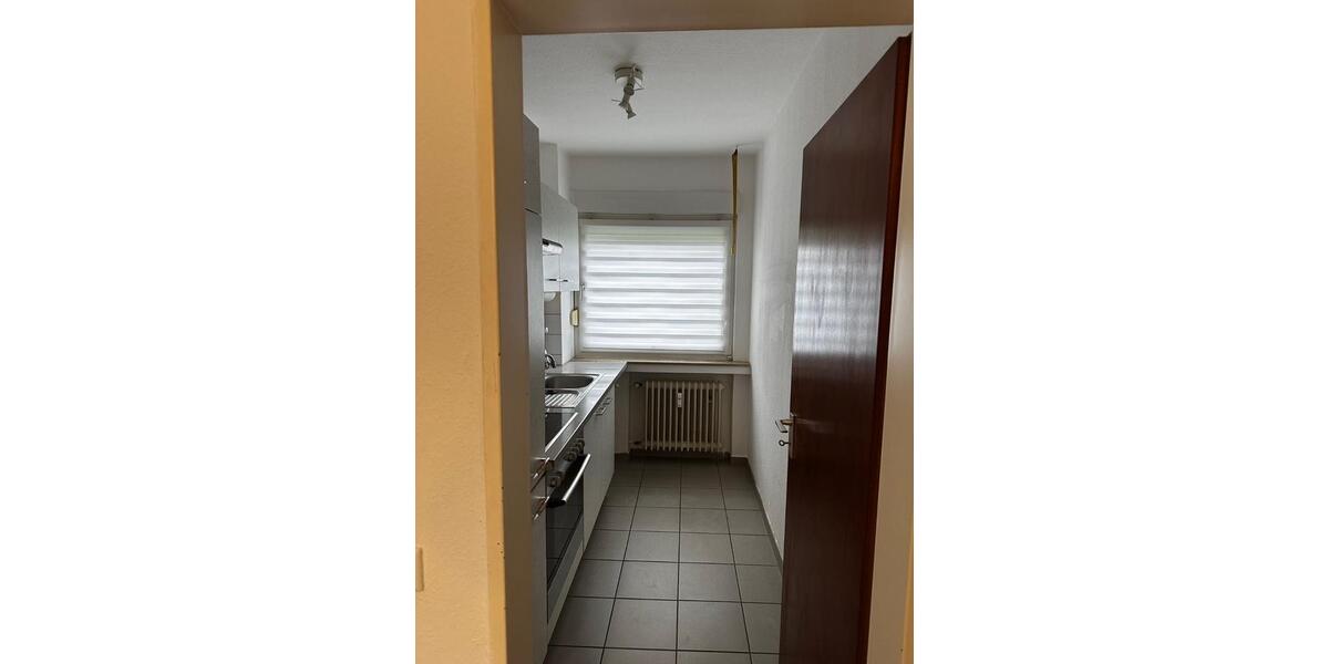 unmöblierte Zweizimmerwohnung mit Balkon und Einbauküche zimmer