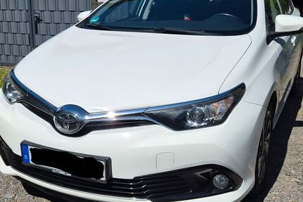 Toyota Auris 124.000 km 9.500 &euro; Recklinghausen 45665