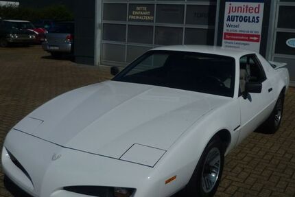 Pontiac Firebird 200.900 km 14.900 &euro; Wesel 46485