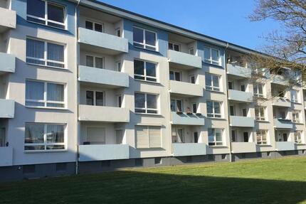 3-Zimmer-Wohnung im Erdgeschoss mit Balkon und tapeziert