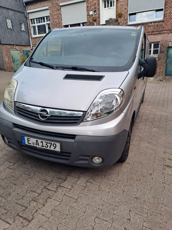 Opel Vivaro 154.000 km 11.500 € Essen 45219