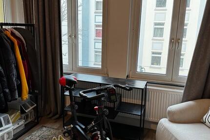 Möbliertes WG-Zimmer in 84 m² Wohnung zur Untermiete – Düsseldorf 1 zimmer