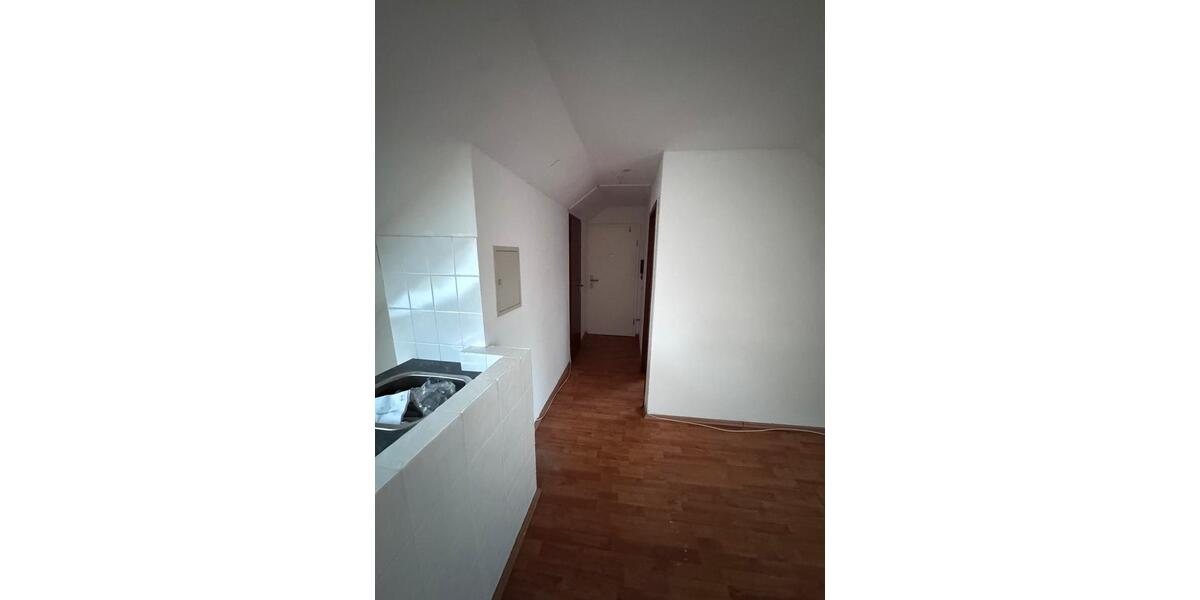 DG-WOHNUNG MIT KÜCHE ZU VERMIETEN zimmer