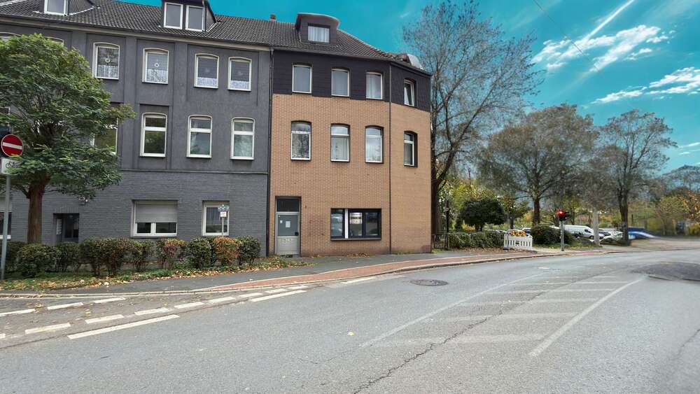 Modernisiertes 3-Parteienhaus mit Maisonette und Gartenanteil nahe Centro - Mehrfamilienhaus, Wohnhaus Oberhausen Osterfeld | Angebot:26523102